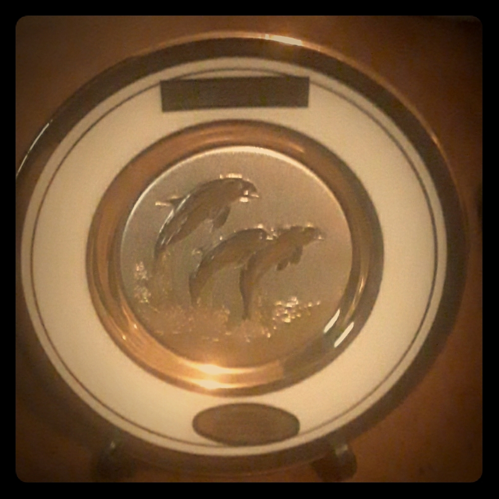 A Dolfin Chokin Art 24KT Gold Trim Small Plate